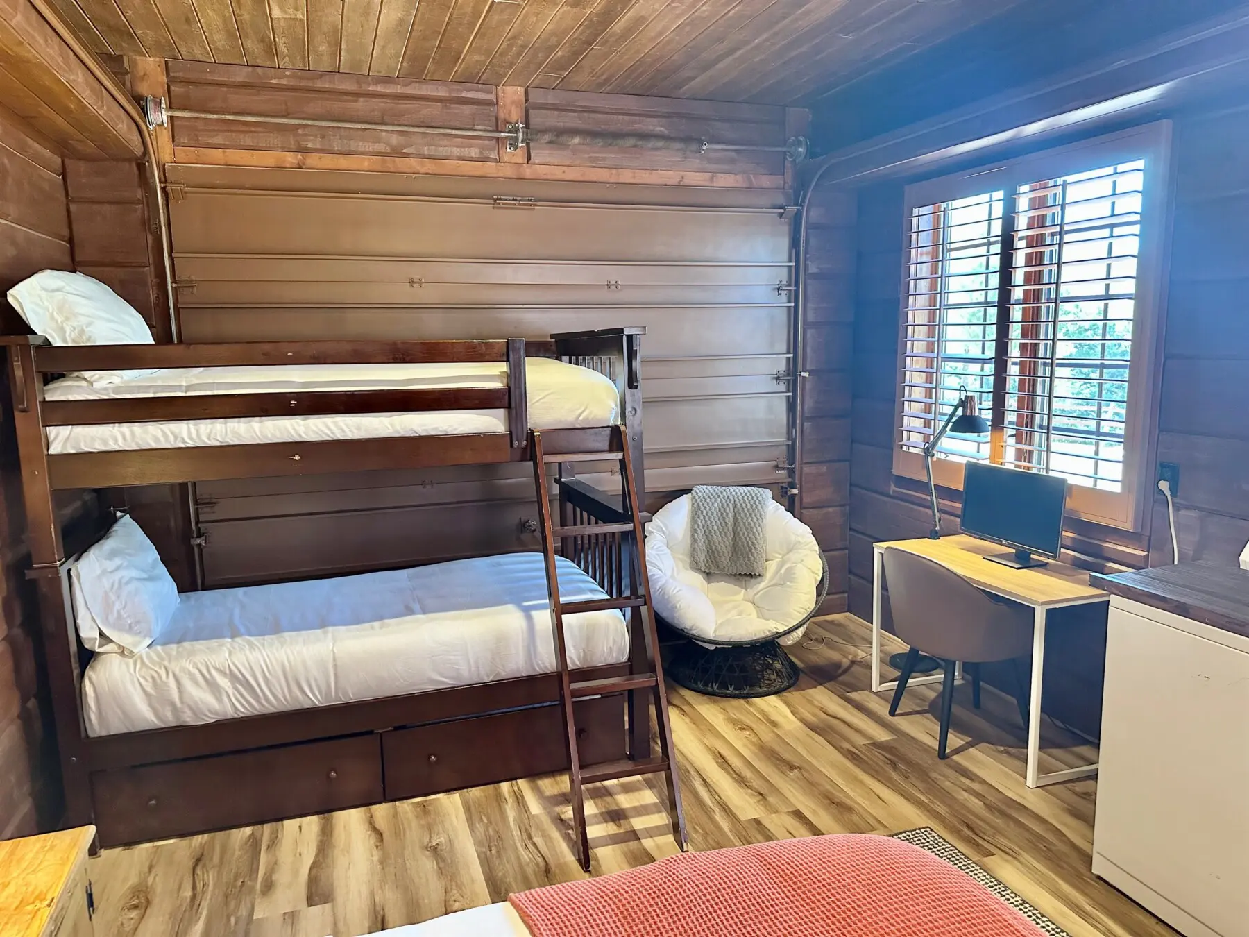 119421dbf98e4f098450a5d5cd2438b3 LargeOriginal.jpg