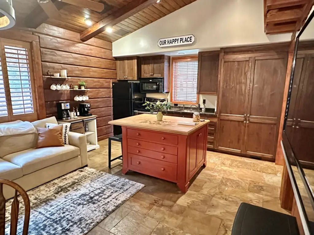 19fa75826d424e7f8a02b230feb0f0a0 LargeOriginal.jpg